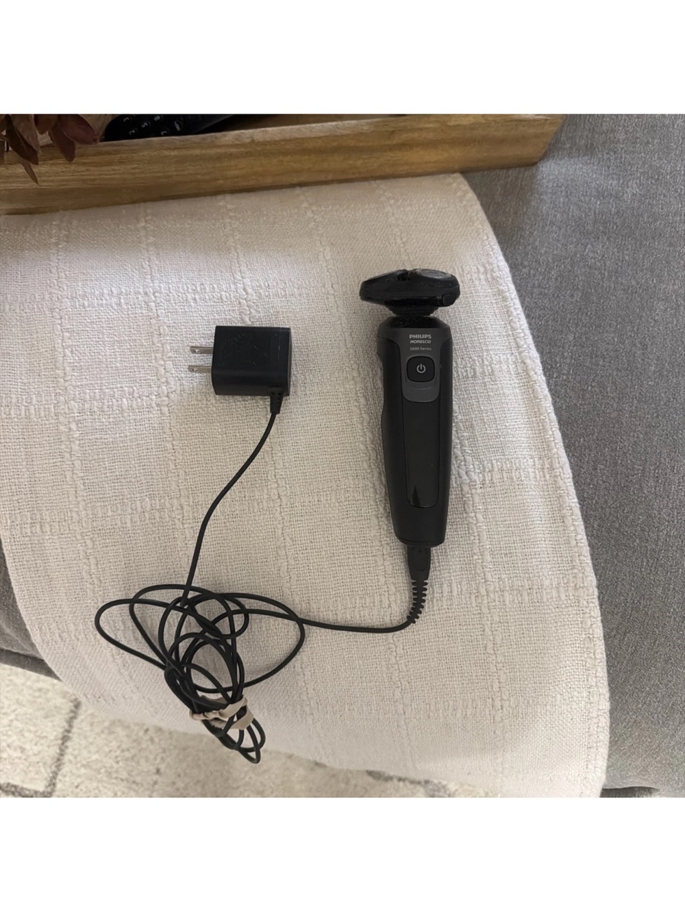 Philips Norelco Series 5000 Cordless Men's Facial Shaver with Charger